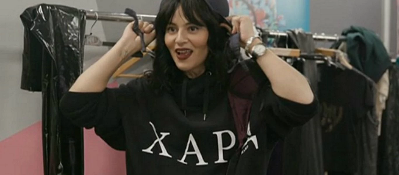 Ζενεβιέβ Μαζαρί: Οι ατάκες της για τις δουλειές του σπιτιού - Τι λέει για το σίδερο; (βίντεο)